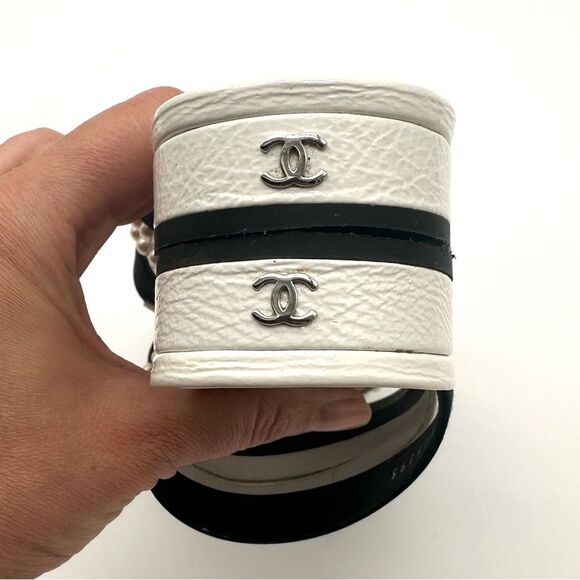 Chanel CC Logo Grosgrain Leather Pearl Straps Mules Sandals White/Black EU 38.5 - Picture 7 of 11